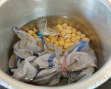 A picture of step 3 of Chana Masala.