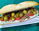 Foto del paso 5 de la receta: Bocadillo de anchoas con cherrys, mascarpone y encurtidos