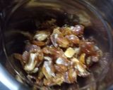 खजूर ड्राइ फ्रूट्स रोल (Khajoor dry fruits roll recipe in Hindi) रेसिपी चरण 2 फोटो