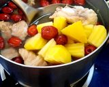Hình bước làm 4 của món Canh sườn non nấu táo đỏ