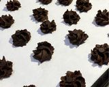 Foto langkah ke 5 dari resep Chocolate Butter Cookies.