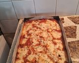 Foto del paso 8 de la receta: Pizza casera con salsa blanca y cebollas caramelizada