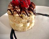 Foto del passaggio 6 della ricetta Dessert monoporzione - tortino del riciclo di pandoro, mousse allo spumante e lamponi freschi