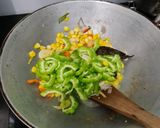 Foto langkah ke 2 dari resep Tumis jagung pare.