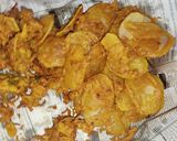 A picture of step 1 of Aloo pakoray.