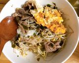 Hình bước làm 3 của món Mỳ trắng, thịt bò, rong biển nấu vội!