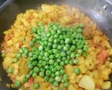 A picture of step 3 of Ganth Gobhi Dry Curry.