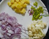 वेज पुलाव (Veg Pulao recipe in Hindi) रेसिपी चरण 1 फोटो