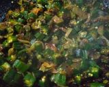 A picture of step 5 of Bhindi da pyaza.