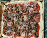 Foto del passaggio 11 della ricetta Pizza capricciosa (a modo mio)