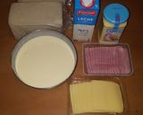Foto del paso 1 de la receta: Sándwich con pan de miga, jamón y queso