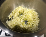 Foto del paso 2 de la receta: Guisado de patatas con atún