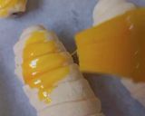 Foto langkah ke 5 dari resep Pisang Bolen Lilit.