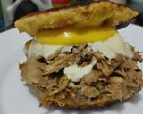 Foto del paso 6 de la receta: Sandwich🥯de pollo🍗bbq, queso🧀y miel mostaza🍯🥪🥯