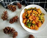 Foto langkah ke 4 dari resep Brokoli udang tahu saus padang.