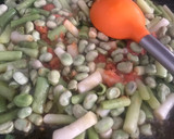 Foto del paso 6 de la receta: Arroz en paella,de pollo, ajos tiernos y habas, de la iaia Teresa