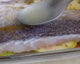 Foto del paso 3 de la receta: Merluza al horno en cama de zanahoria, zapallitos y cebolla caramelizada
