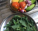 Foto langkah ke 2 dari resep Sayur bening Timun Katuk Jagung.