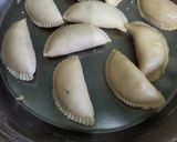 ड्राई फ्रूट की गुजिया (dry fruits ki gujiya recipe in Hindi) रेसिपी चरण 5 फोटो