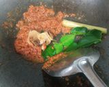 Foto langkah ke 2 dari resep Oseng usus ayam.