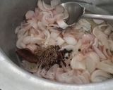 A picture of step 2 of قیمہ چنادال.