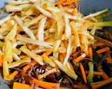 A picture of step 3 of Vegetarian Bánh Bột Lọc with Fried Tofu Skin, Wood Ear Mushrooms, and Carrots.