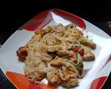 Foto del paso 10 de la receta Noodles de arroz con pollo y pimientos