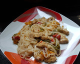 Foto del paso 10 de la receta: Noodles de arroz con pollo y pimientos