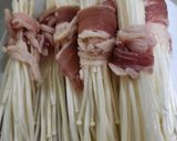 Foto langkah ke 1 dari resep Beef Enoki Roll.