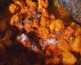 A picture of step 9 of Phulkopir Aloo Dalna.