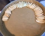 Une image de l'étape 5 de Maxi tarte aux pommes du jardin et miel d Algarve pâte brisée au cassis.