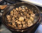 Une image de l'étape 5 de Champignons de paris à la crème d'ail et persil.