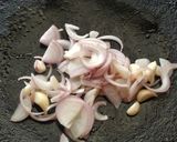 A picture of step 2 of Broken egg curry.