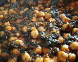 Foto del paso 3 de la receta: Garbanzos con espinacas y huevo duro
