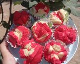 Foto langkah ke 4 dari resep Bolu kukus merah putih.