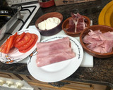 Foto del paso 4 de la receta: Berenjenas en abanico de jamón, lacón y jamón dulce o York con tomate y mozzarella