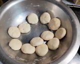 A picture of step 3 of Sattu Puri.