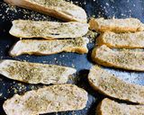 Foto del paso 1 de la receta: Pancitos con ajo y orégano