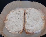 Foto del paso 1 de la receta: Tosta integral de espelta de jamón y queso brie