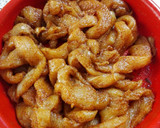 Foto del paso 2 de la receta: Gyros de pollo con repollo encurtido exprés servido en mesa