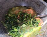 Foto langkah ke 3 dari resep Tumis Kangkung Udang Pete.