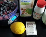 Une image de l'étape 1 de Panna cotta au lait d'amande et coulis de fruits rouges.