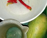 Foto langkah ke 1 dari resep Asinan Pepaya Timun.