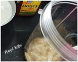 A picture of step 2 of Sitaphal MilkShake.