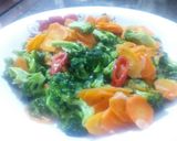 Foto langkah ke 3 dari resep Tumis Brokoli hijau Wortel sederhana.