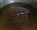 A picture of step 2 of Spicy turmeric tea.