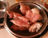 Foto del paso 3 de la receta: Manitas de cerdo en salsa tradicional