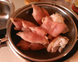 Foto del paso 3 de la receta: Manitas de cerdo en salsa tradicional