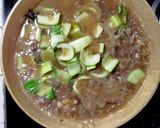 Foto langkah ke 7 dari resep Kwetiau Kuah Daging Jamur.