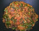 A picture of step 3 of Masalaydar Dahi Bhindi.